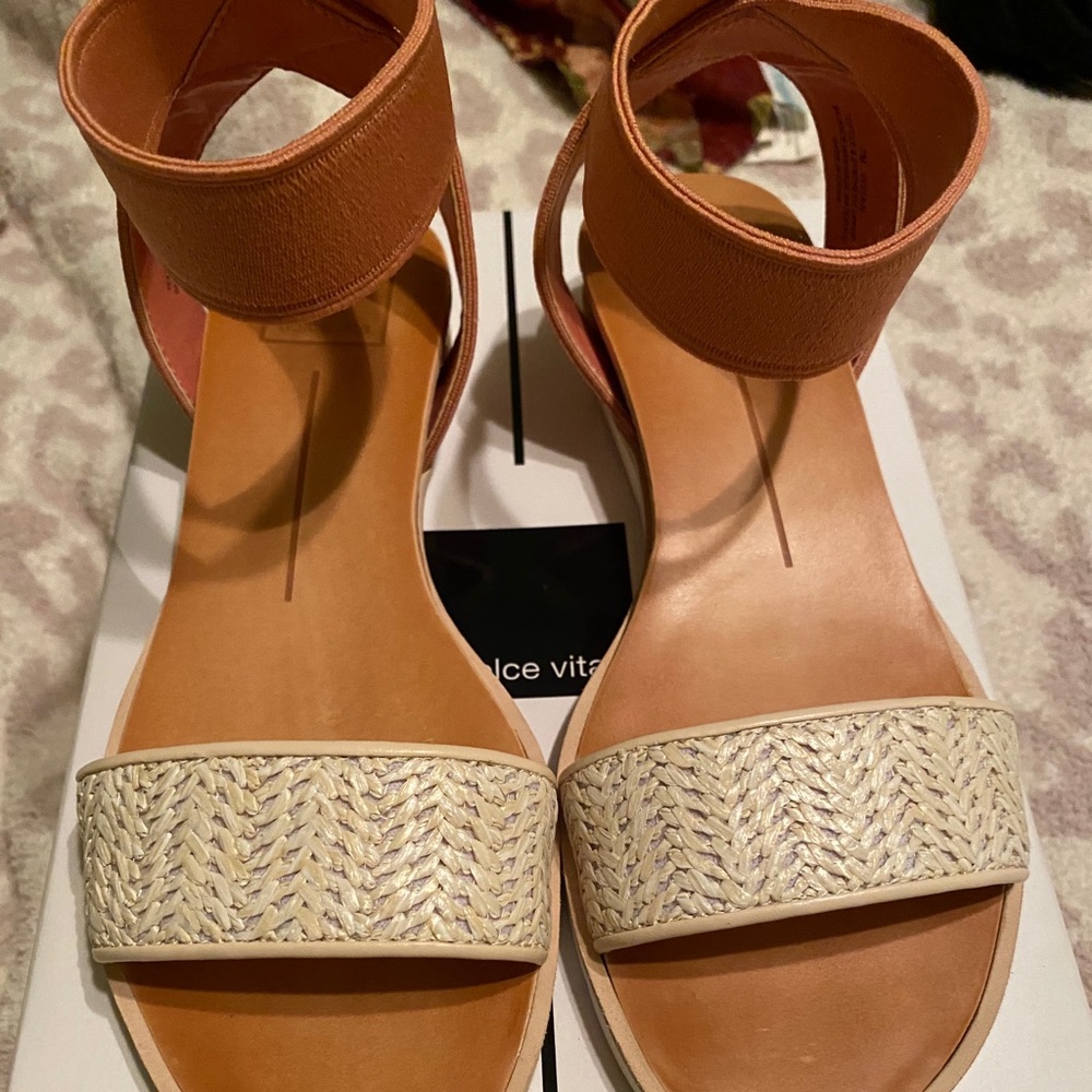 Dolce Vita Vivian Sandals - Picture 2 of 6